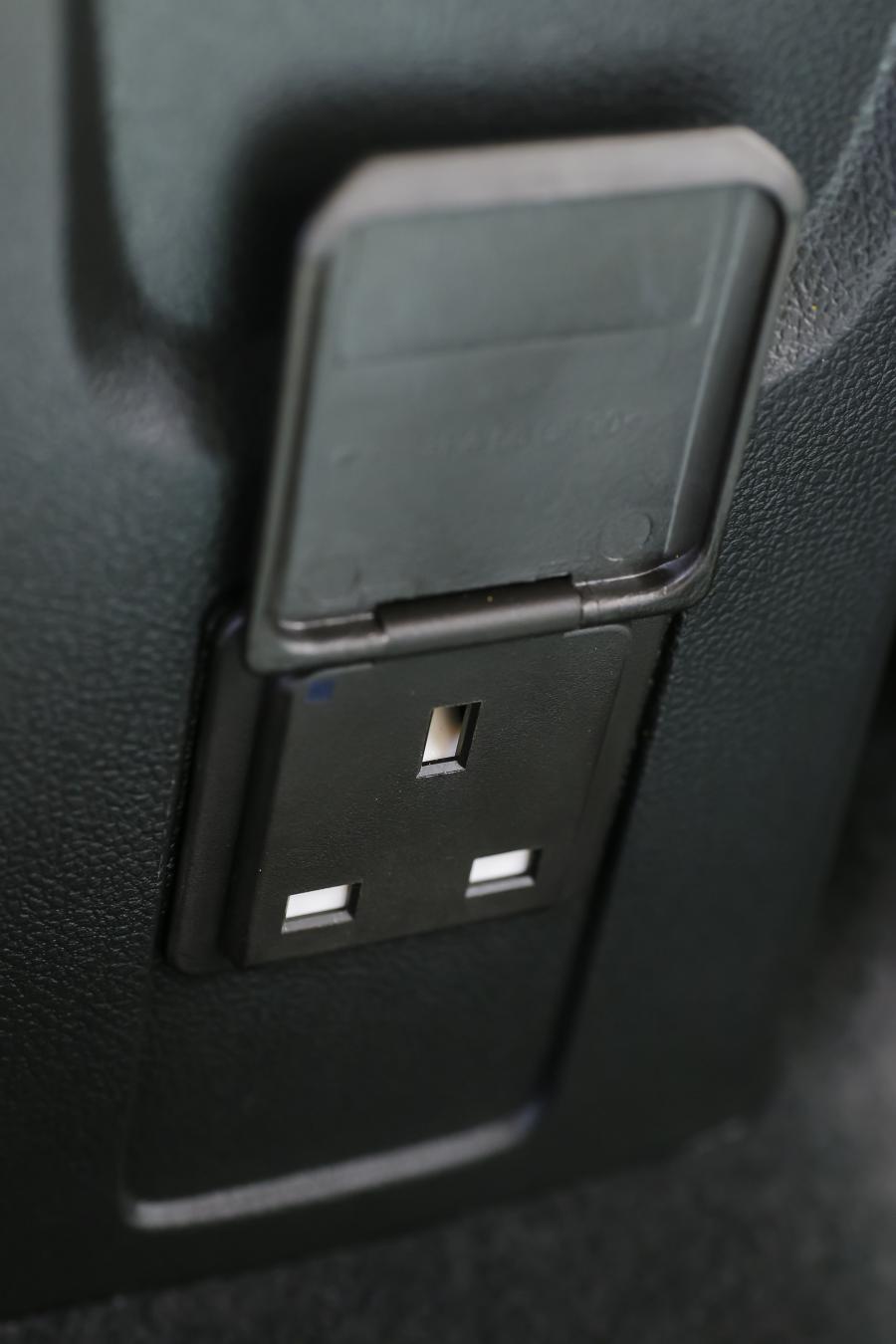  Vauxhall Mokka 2012 года  (фото 8 из 365)